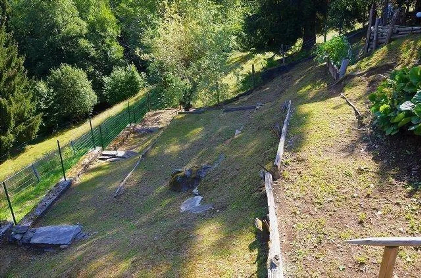 5 1/2-Zimmer-Berghaus an sehr ruhiger, sonniger Aussichtslage / Cascina di 5 1/2 locali immersa nella natura molto tranquilla con grande terreno - Foto 25 di 42