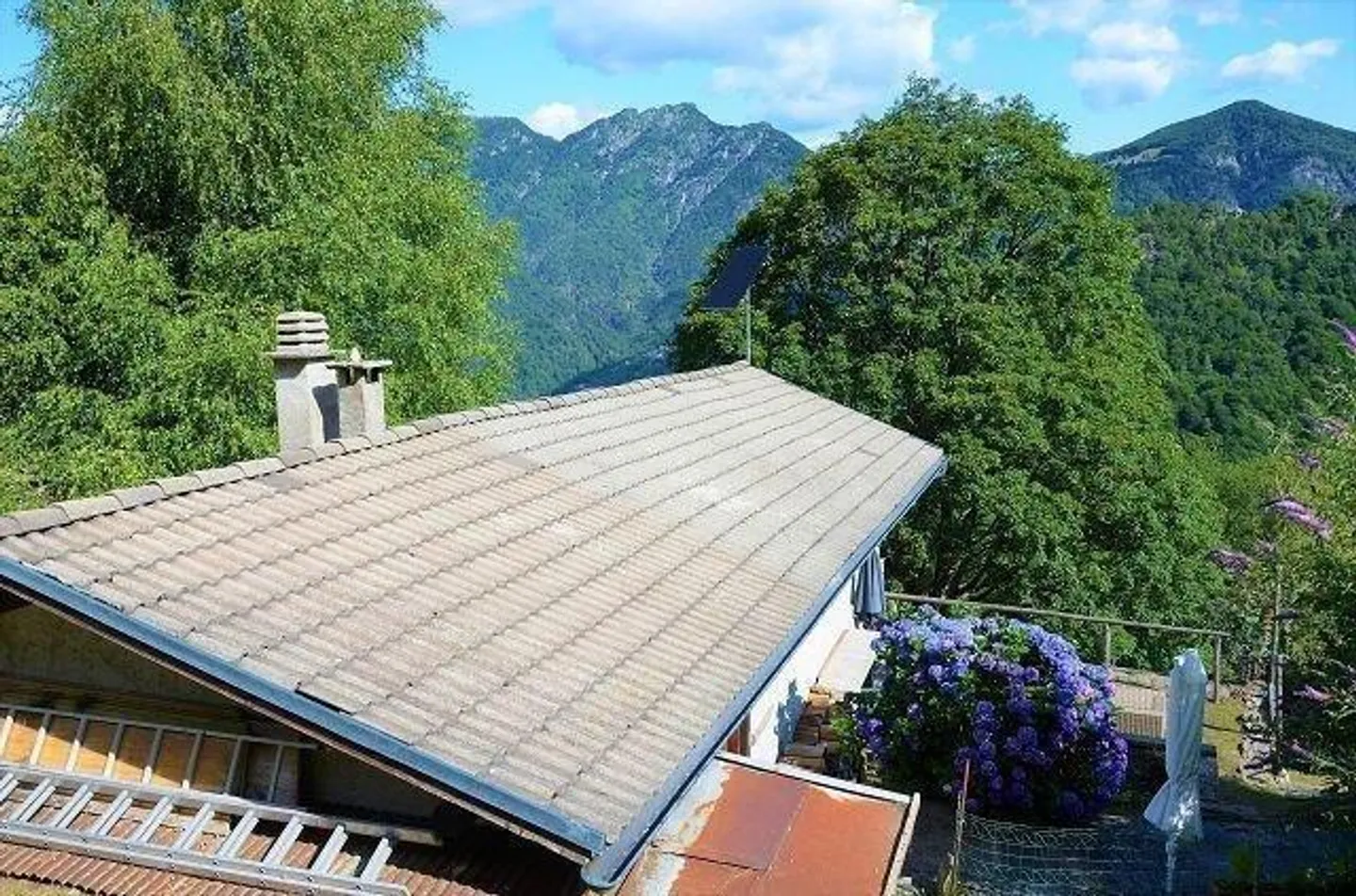 5 1/2-Zimmer-Berghaus an sehr ruhiger, sonniger Aussichtslage / Cascina di 5 1/2 locali immersa nella natura molto tranquilla con grande terreno - Foto 39 di 42