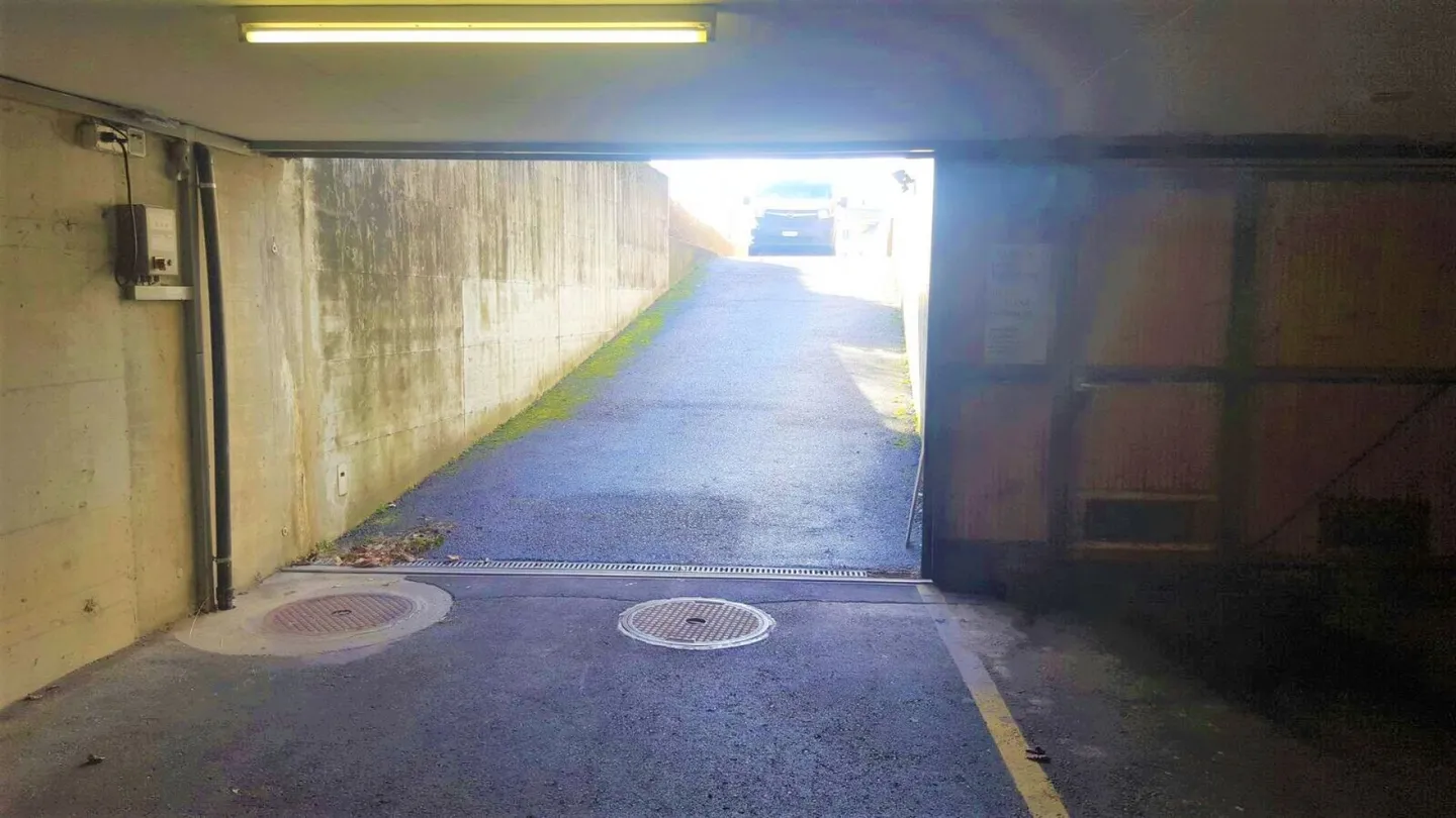 Parcheggio in garage sotterraneo - Auto/Moto/Auto d'epoca/Autobus - Foto 5 di 5