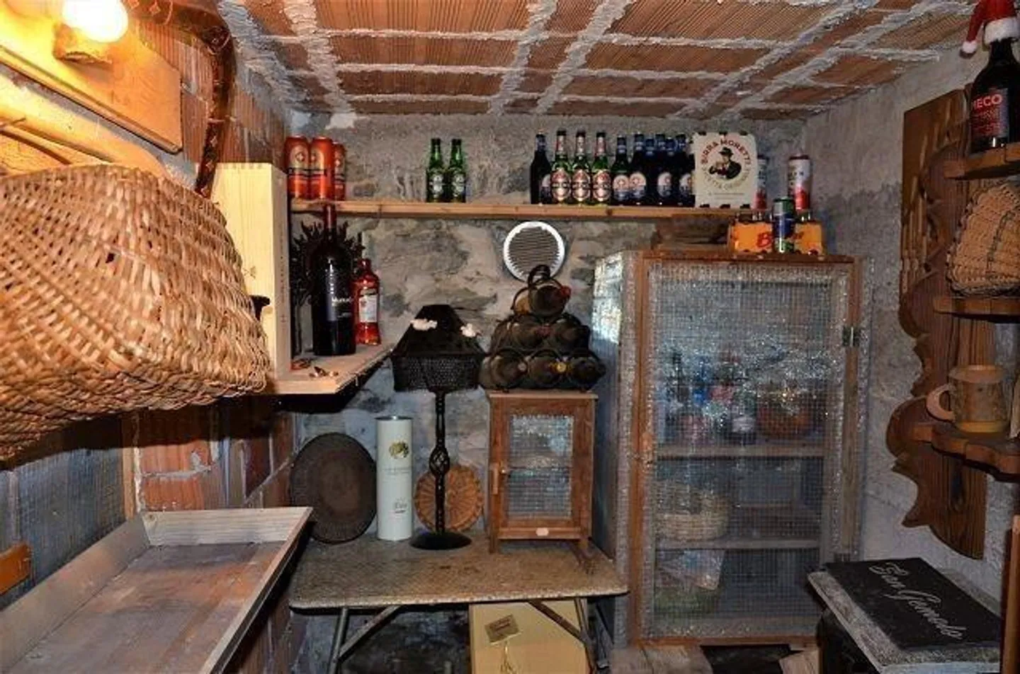 5 1/2-Zimmer-Berghaus an sehr ruhiger, sonniger Aussichtslage / Cascina di 5 1/2 locali immersa nella natura molto tranquilla con grande terreno - Foto 17 di 42