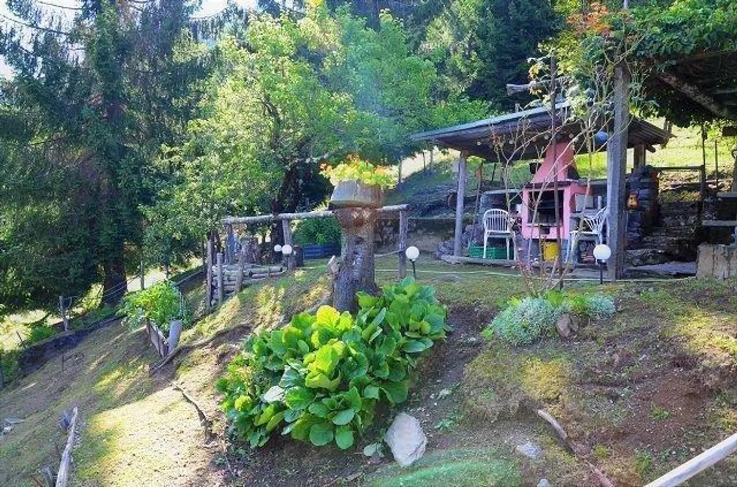 5 1/2-Zimmer-Berghaus an sehr ruhiger, sonniger Aussichtslage / Cascina di 5 1/2 locali immersa nella natura molto tranquilla con grande terreno - Foto 23 di 42