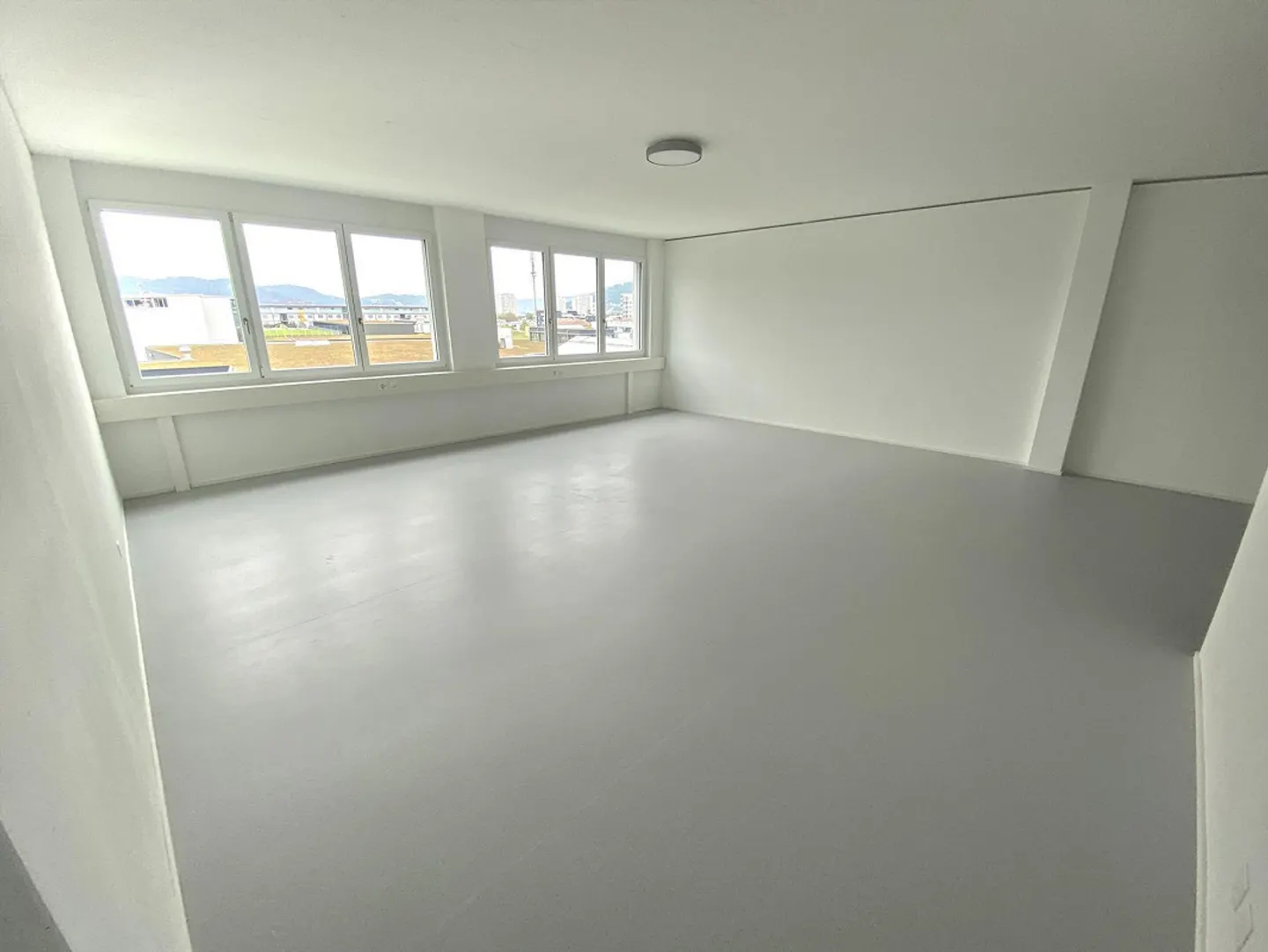 Air-conditioned office/cosmetics/beauty/practice (with WC, optional shower) - Photo 3 of 8