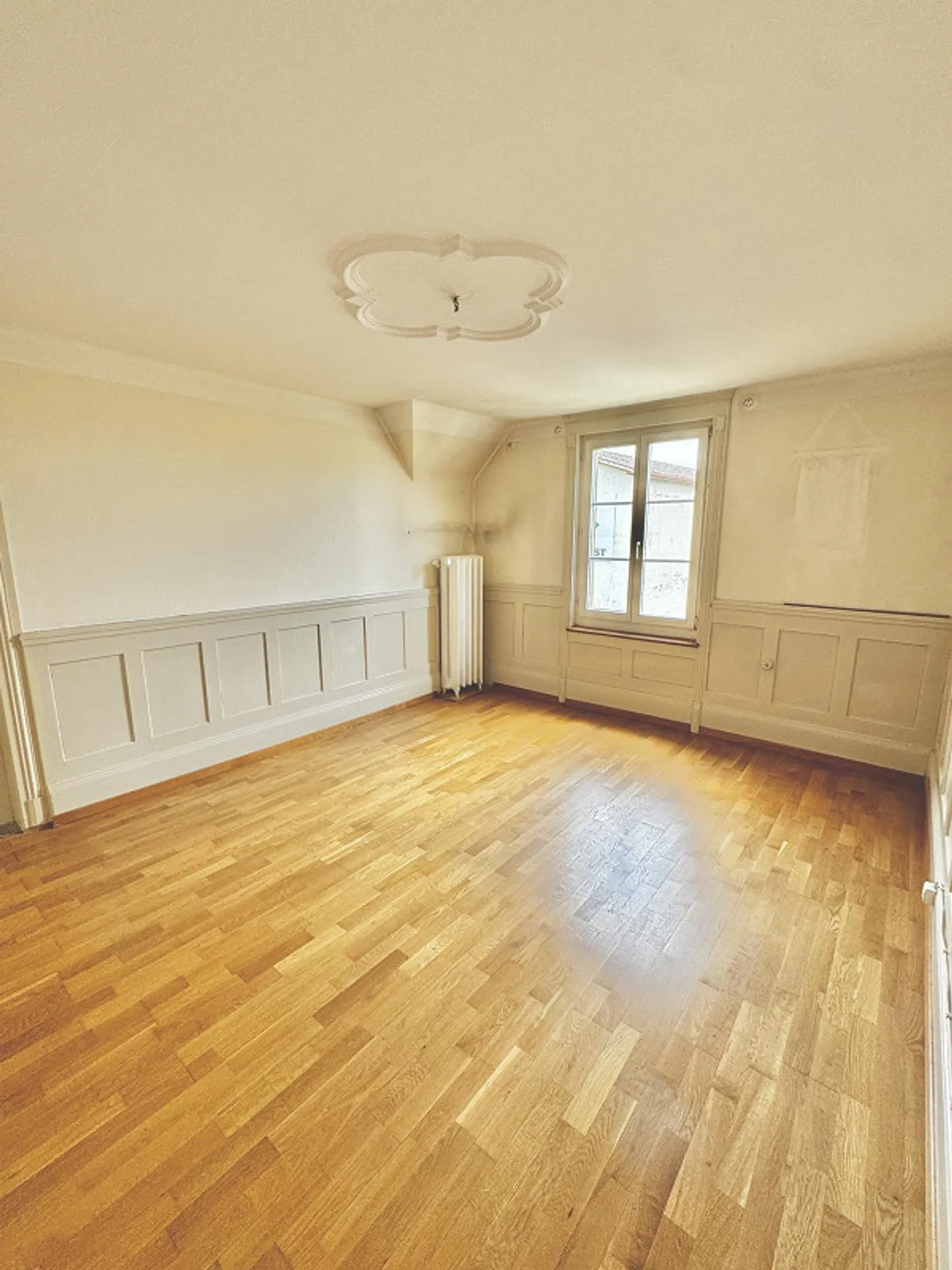 Office in a historic building - Photo 3 of 5