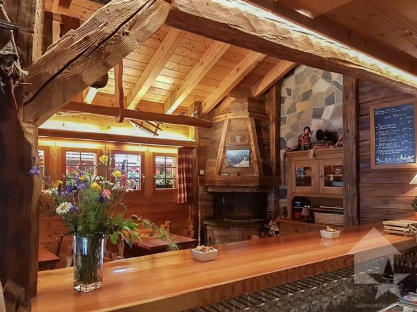 Wonderful restaurant in the center of Evolène with separate apartment - Photo 2 of 6