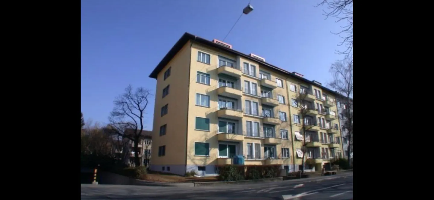 Charming Apartment with Balconies - Photo 5 of 7