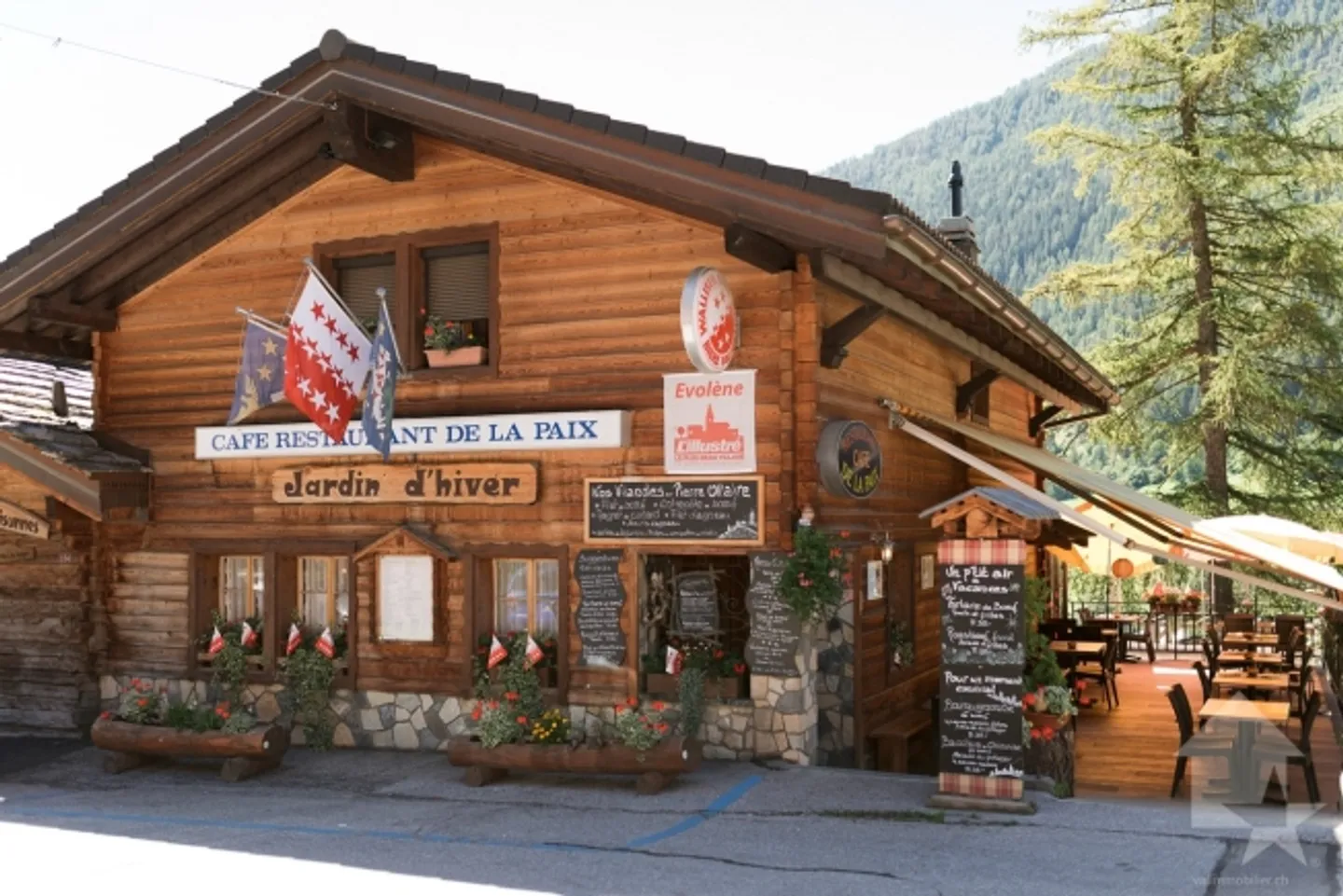 Wonderful restaurant in the center of Evolène with separate apartment - Photo 6 of 6