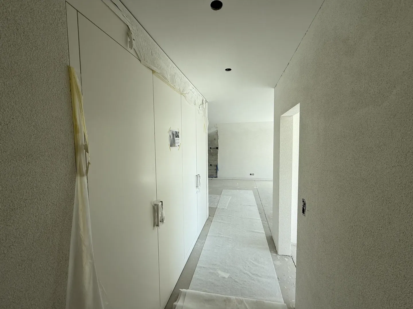 Geräumige Wohnung mit Terrasse - Foto 3 von 13