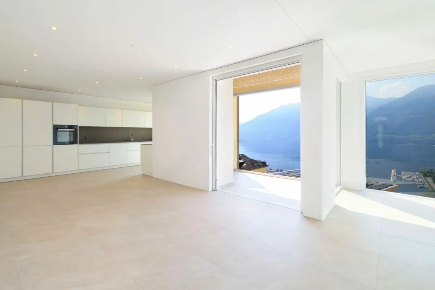 ORSELINA - große 3 1/2 Zimmer, Seeblick, Garage-Box auf der Etage - Foto 1 von 18
