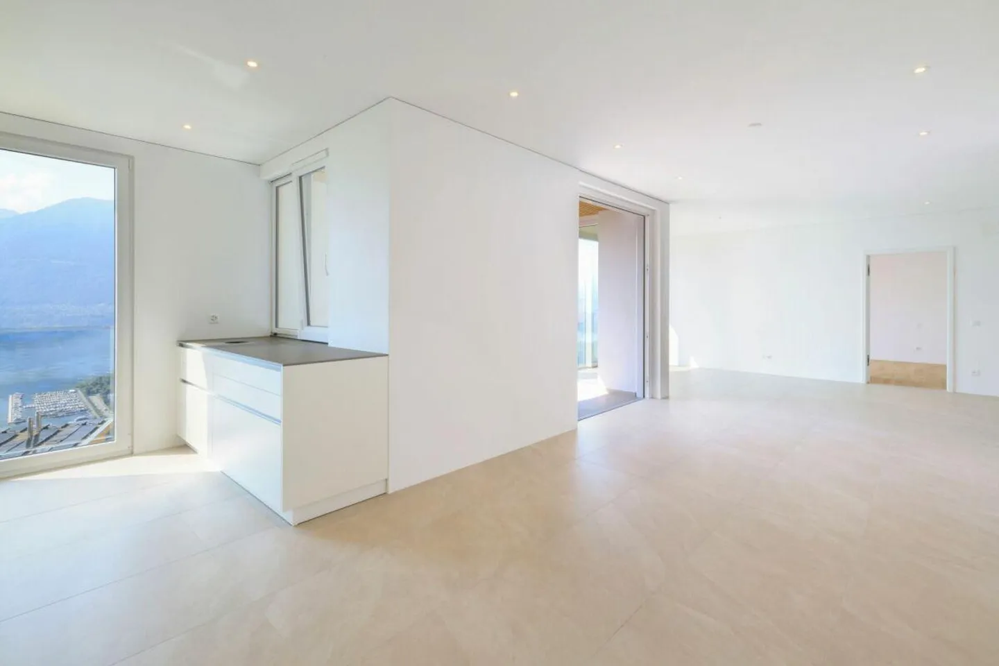 ORSELINA - große 3 1/2 Zimmer, Seeblick, Garage-Box auf der Etage - Foto 2 von 18