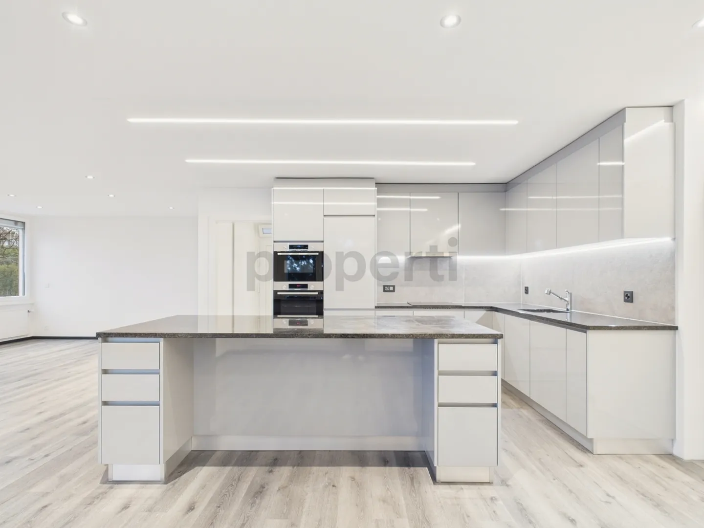 Moderne 6,5-Zimmer Reihenhaus mit Garten in La Neuveville - Foto 4 von 13