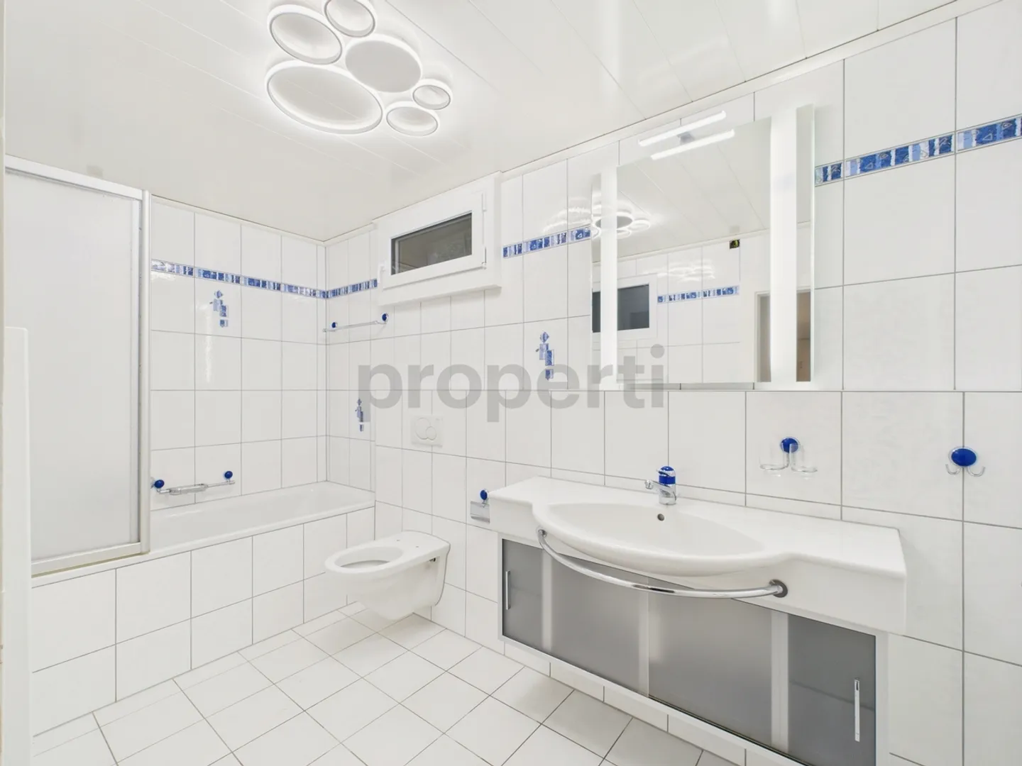 Moderne 6,5-Zimmer Reihenhaus mit Garten in La Neuveville - Foto 10 von 13