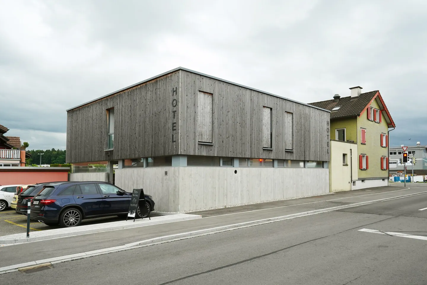 Mischgenutztes Gebäude kaufen - Foto 3 von 13