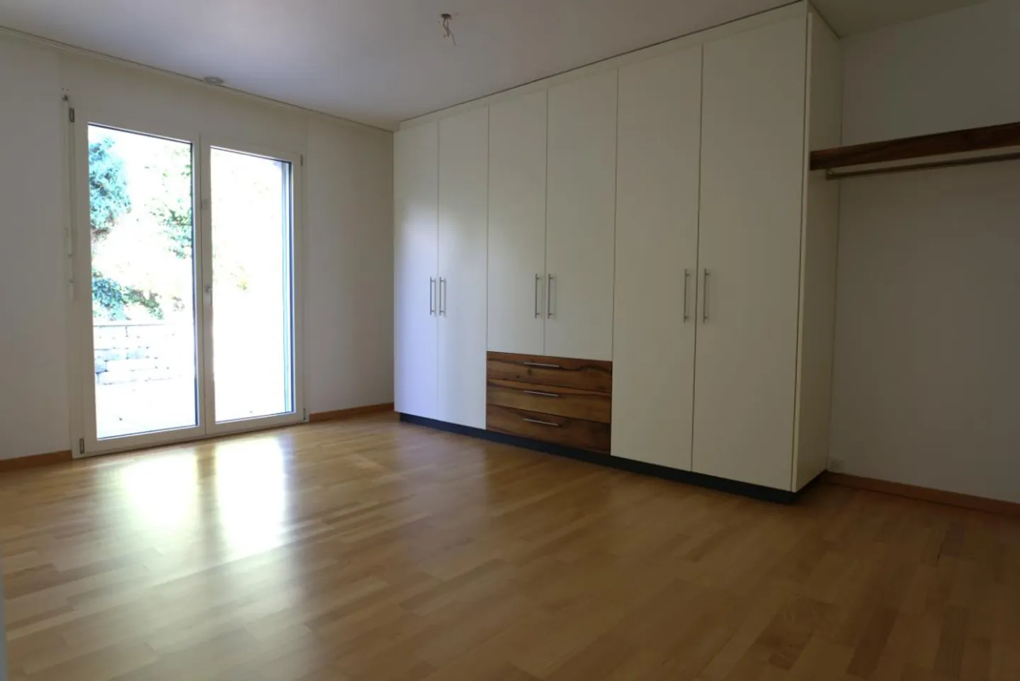 Appartement 4.5 pièces, véranda, coin salon, jardin et salle de loisirs - Photo 2 sur 5