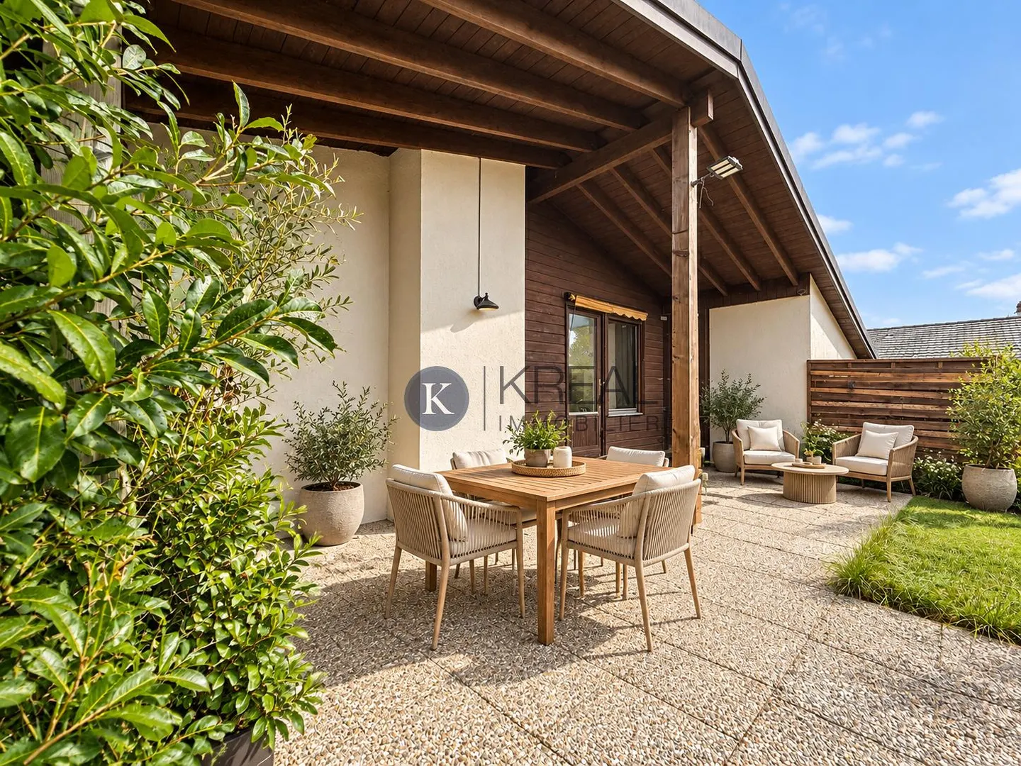Charming Detached House with Garden - Photo 2 of 15