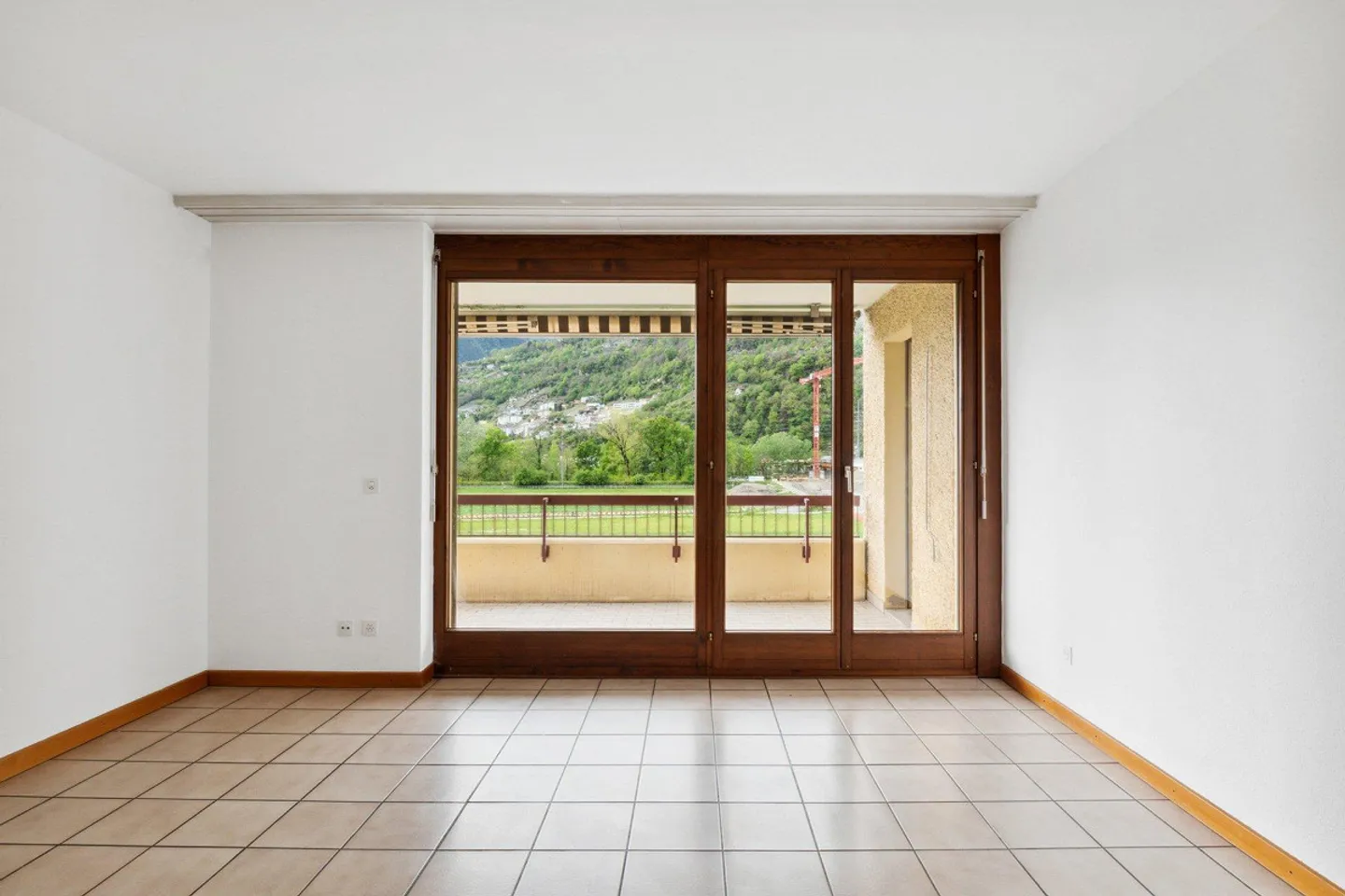 Appartement spacieux dans un quartier pratique - Photo 2 sur 4