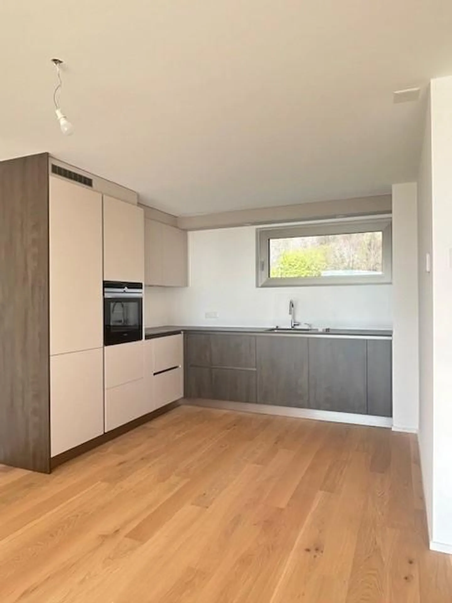 Attico di 2,5 stanze con grande terrazza e vista lago - Foto 1 di 6