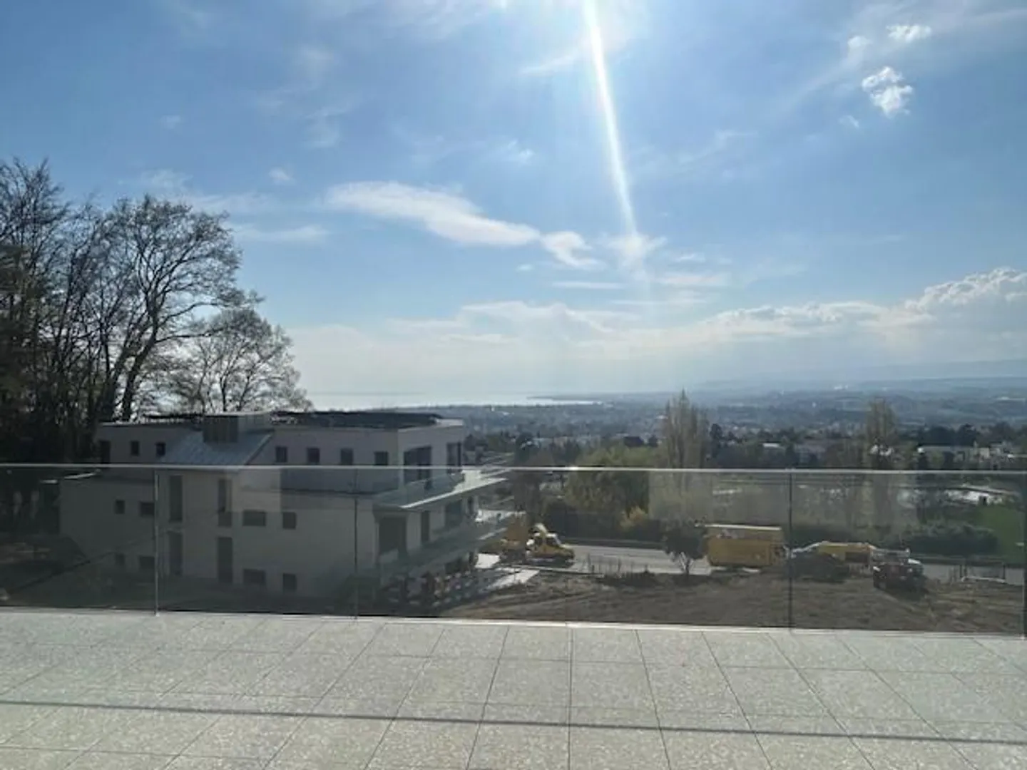 Attico di 2,5 stanze con grande terrazza e vista lago - Foto 5 di 6