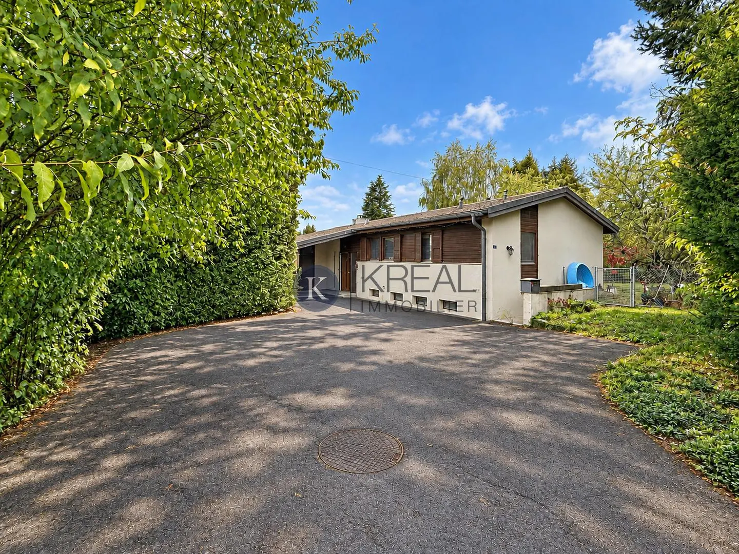 Charming Detached House with Garden - Photo 14 of 15