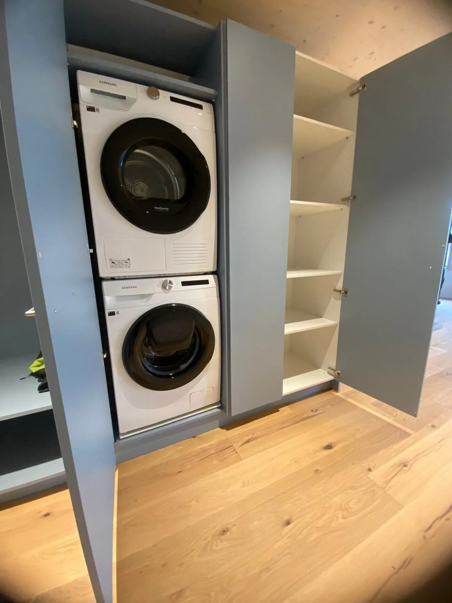 Modern Apartment with Terrace - Photo 10 of 11