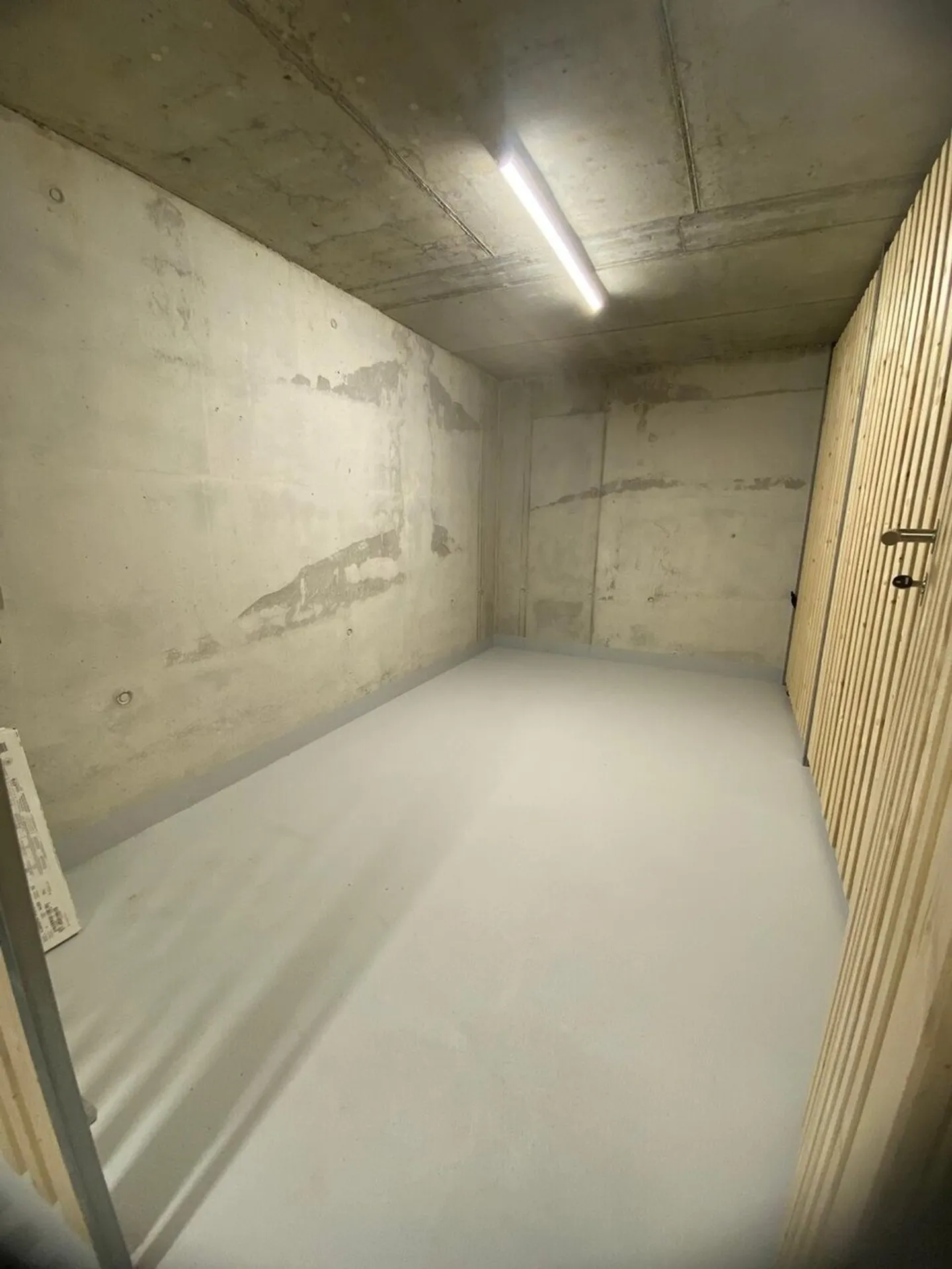 Modern Apartment with Terrace - Photo 11 of 11