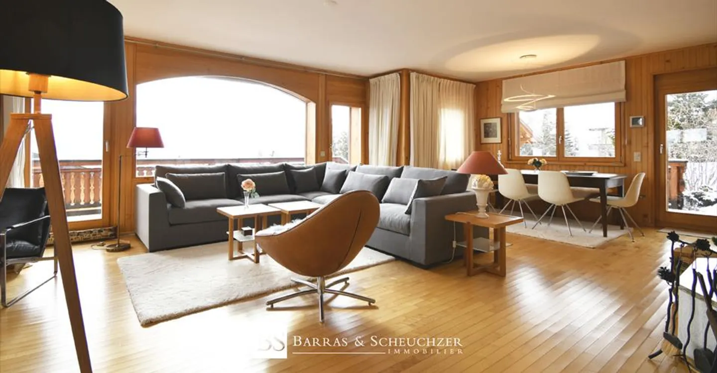 Chalet with independent studio space, 2 garages and view - Photo 5 of 12