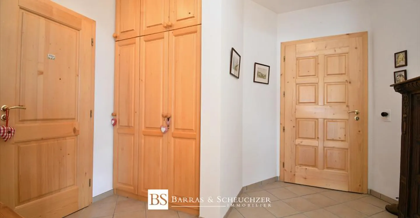Chalet with independent studio space, 2 garages and view - Photo 9 of 12