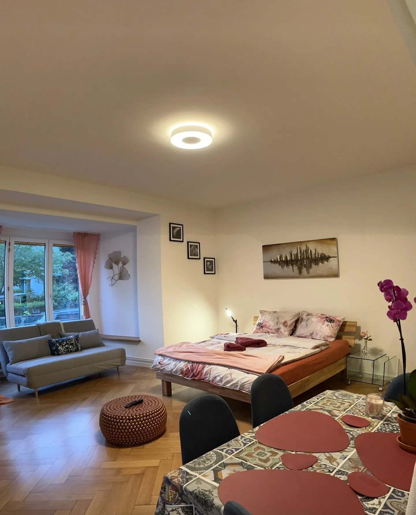 Modern Studio Apartment in Basel - Photo 4 of 13