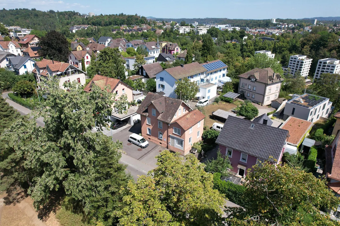 Casa residenziale spaziosa per famiglie e vita intergenerazionale - Foto 1 di 13