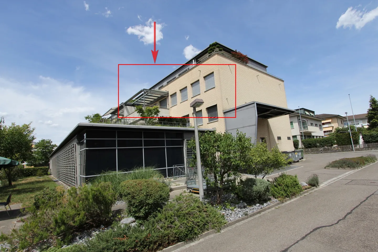 Geräumige Wohnung mit großem Balkon - Foto 1 von 18
