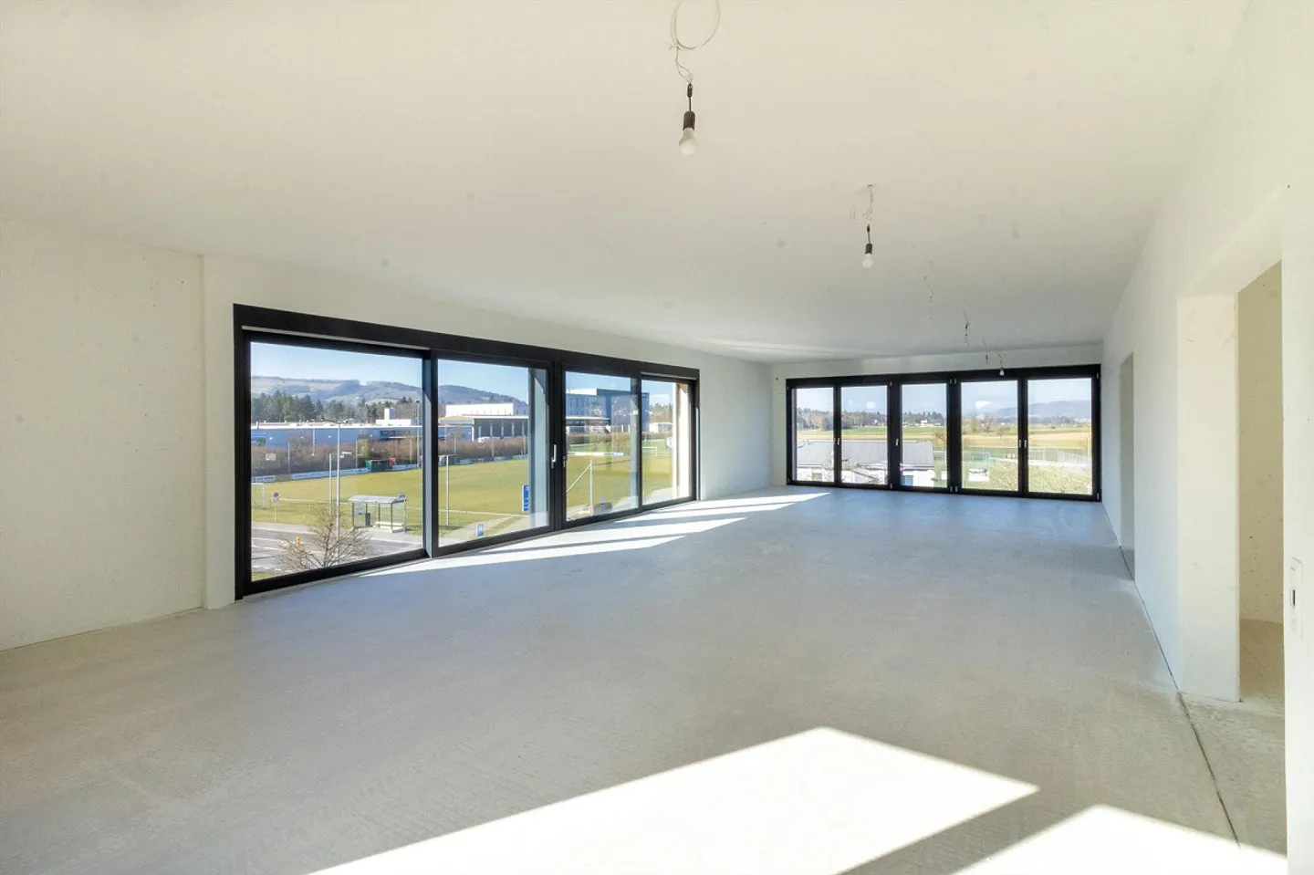 Nouveaux bureaux et salles de pratique d'une superficie totale d'environ 360 m2 en gros œuvre - Photo 5 sur 16