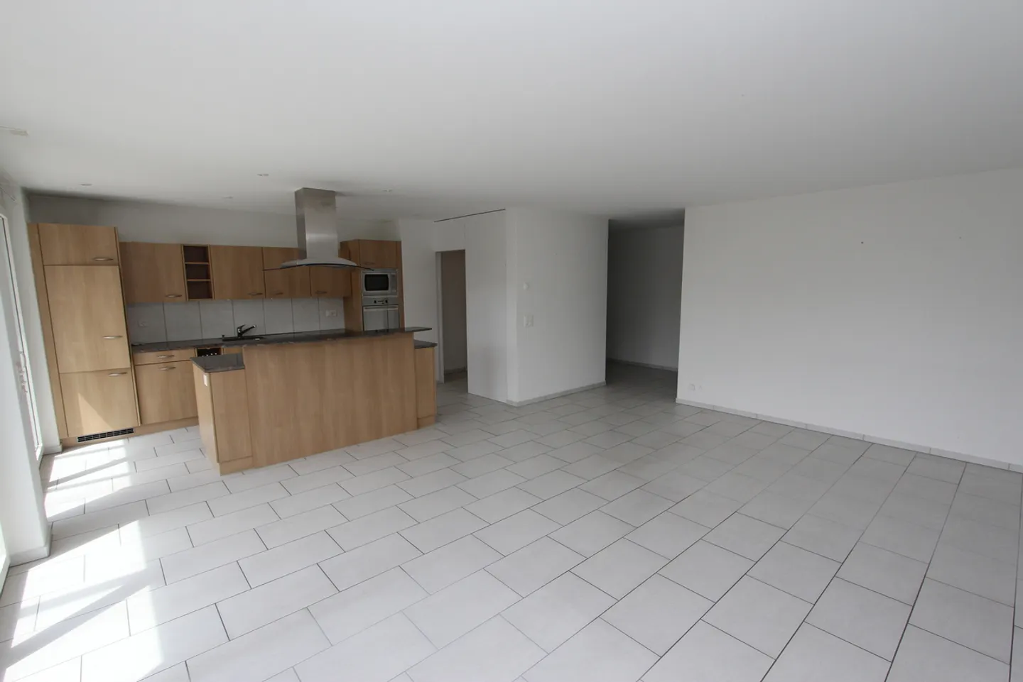 Geräumige Wohnung mit großem Balkon - Foto 4 von 18