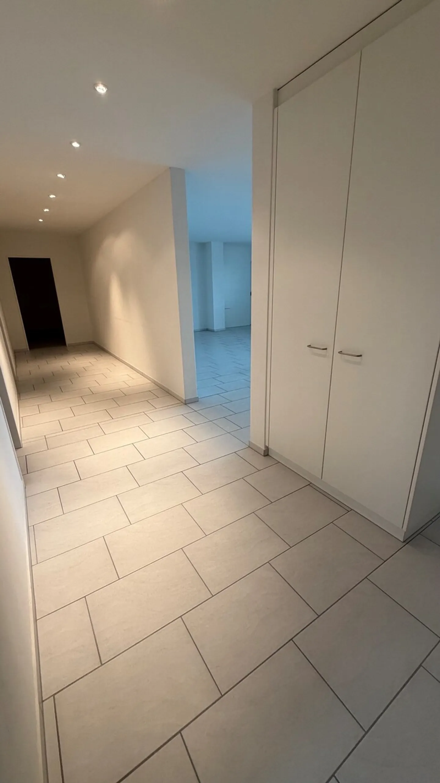 Geräumige Wohnung mit großem Balkon - Foto 9 von 18