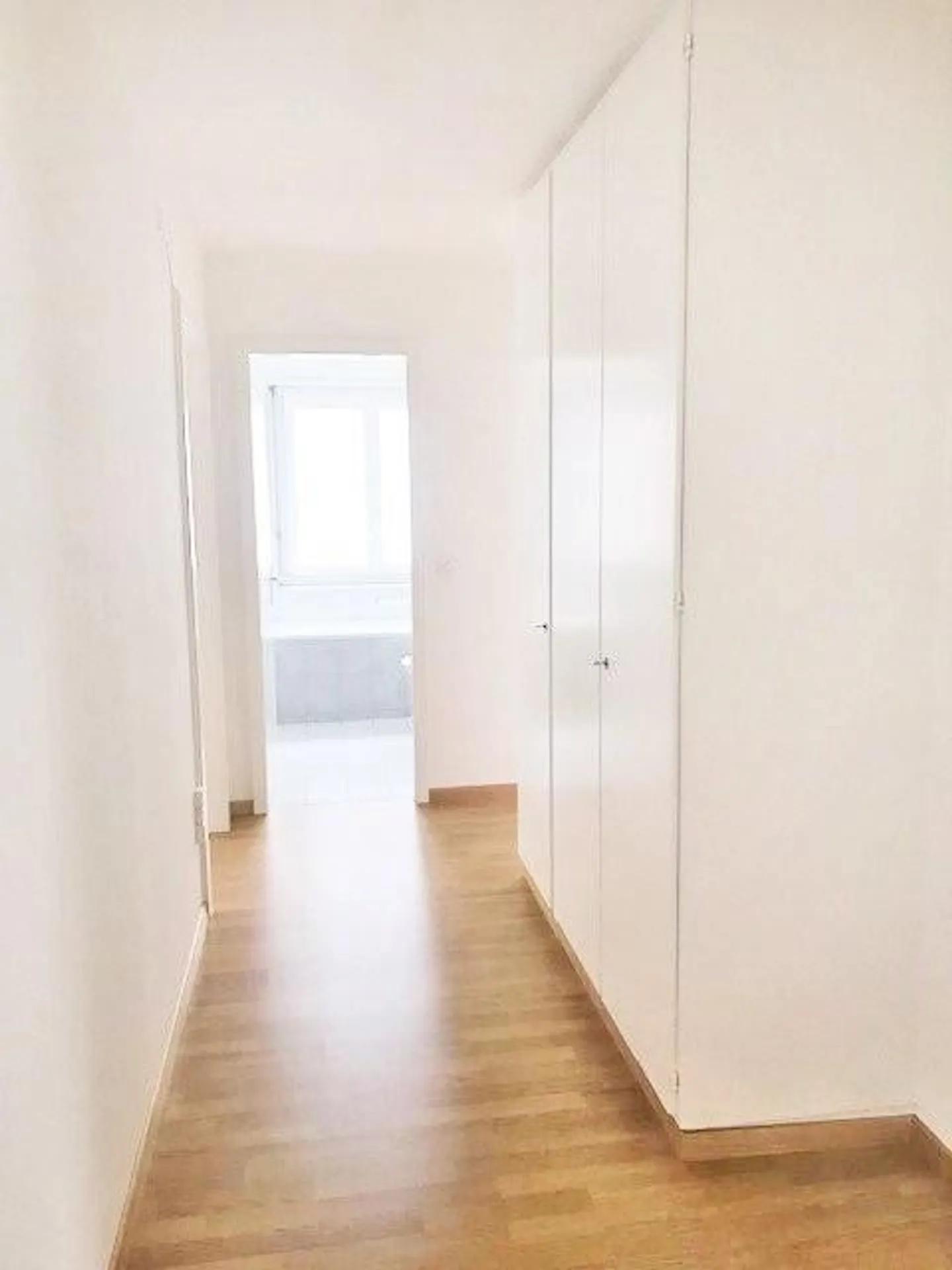 Ruhige 3.5 Zimmer- Wohnung mit Aussicht ins Grüne zu vermieten - Foto 2 von 8