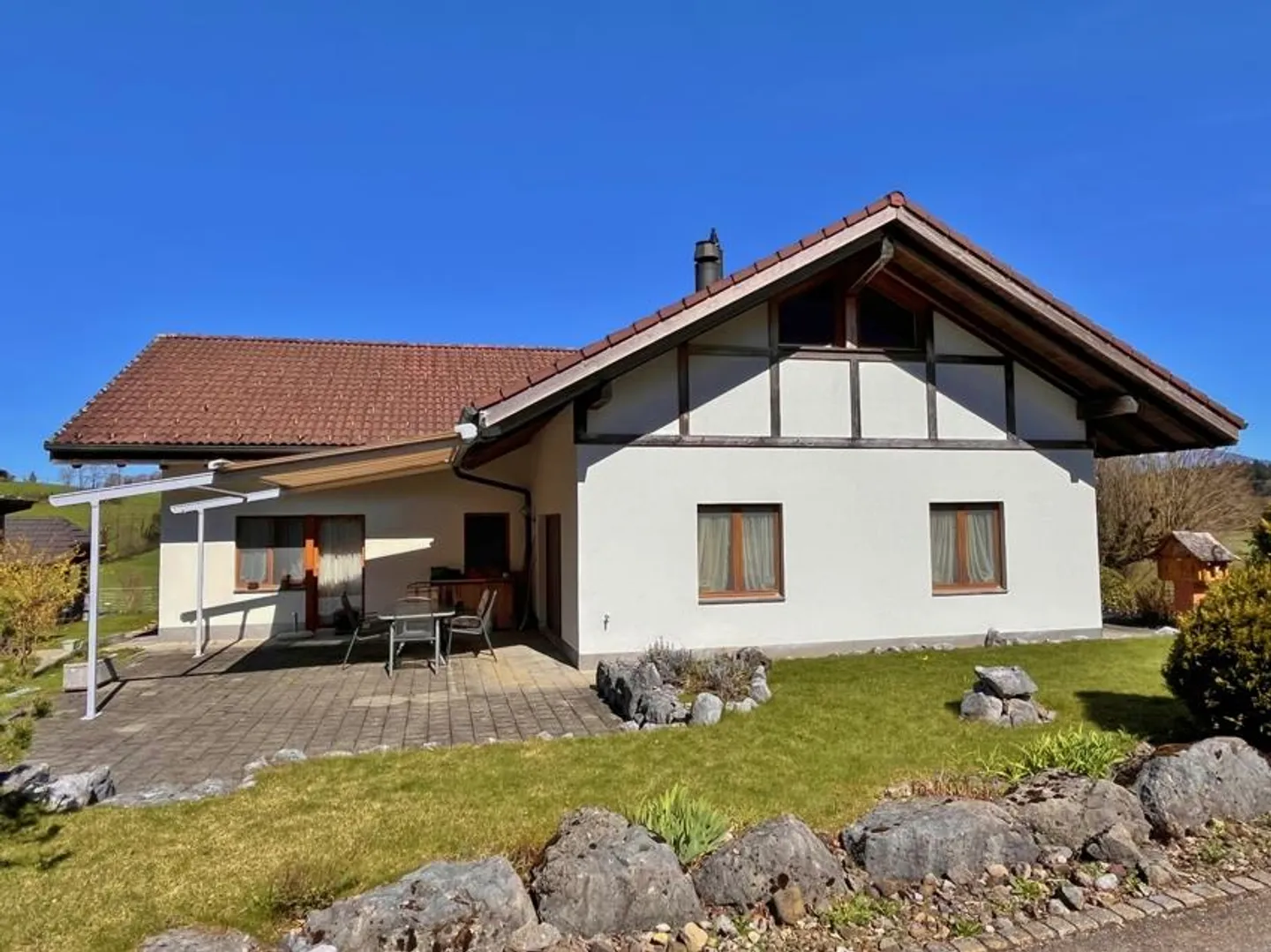 grand maison individuelle de 4,5 pièces dans un endroit calme - Photo 1 sur 16