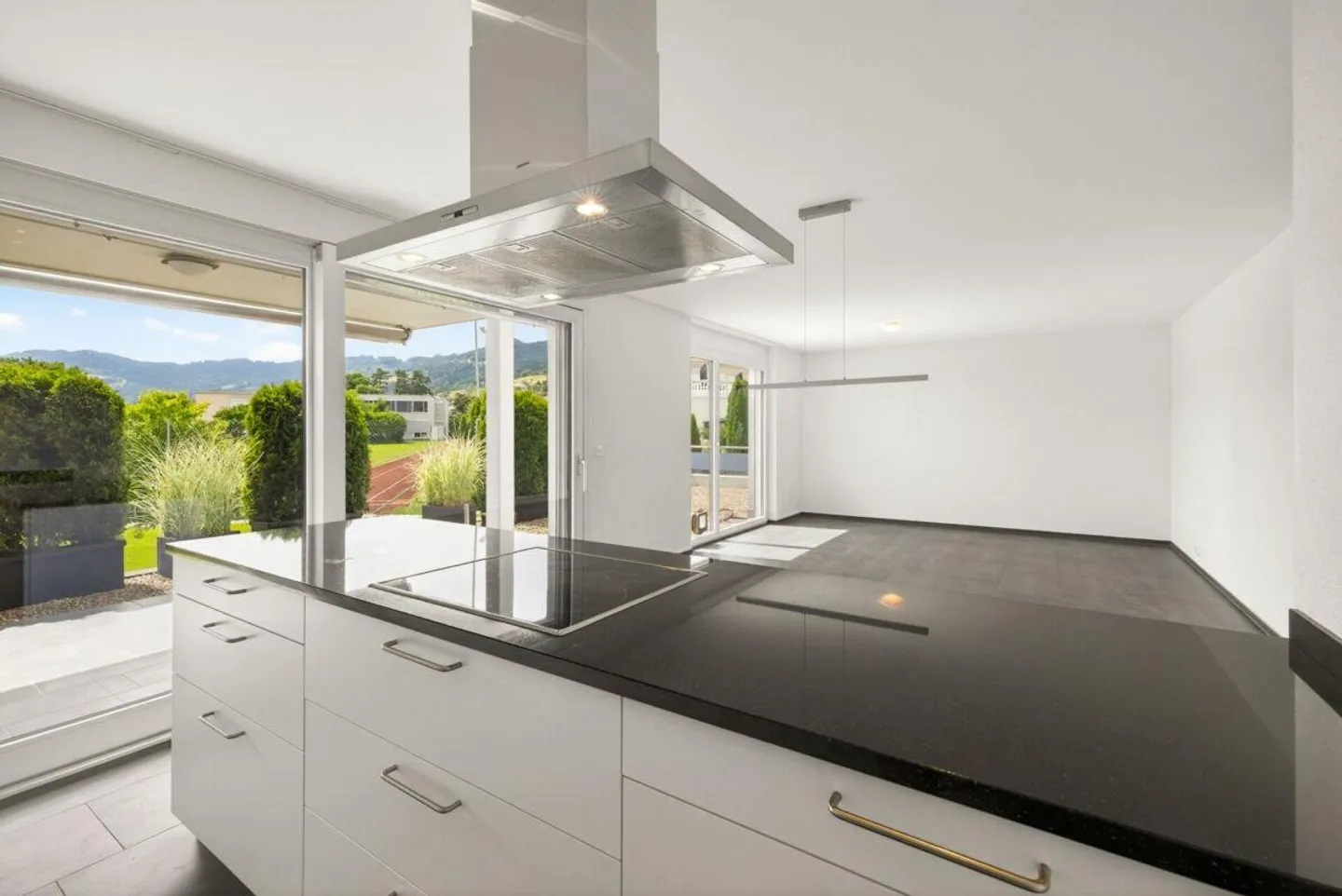 Sogno Familiare con Giardino: Moderno Appartamento di 4.5 Stanze - Foto 2 di 13