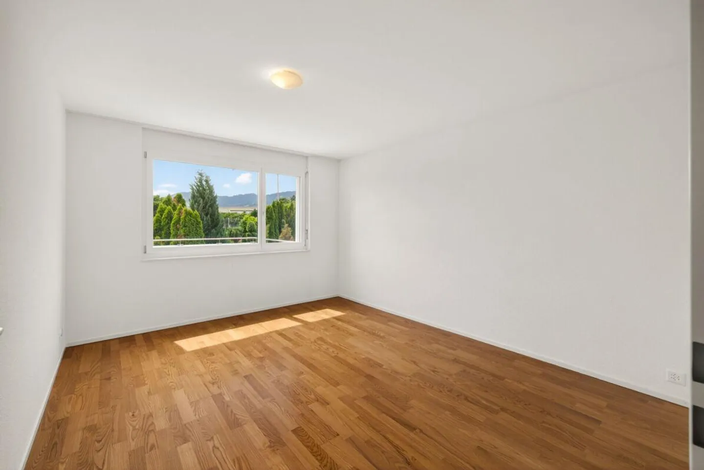 Sogno Familiare con Giardino: Moderno Appartamento di 4.5 Stanze - Foto 7 di 13