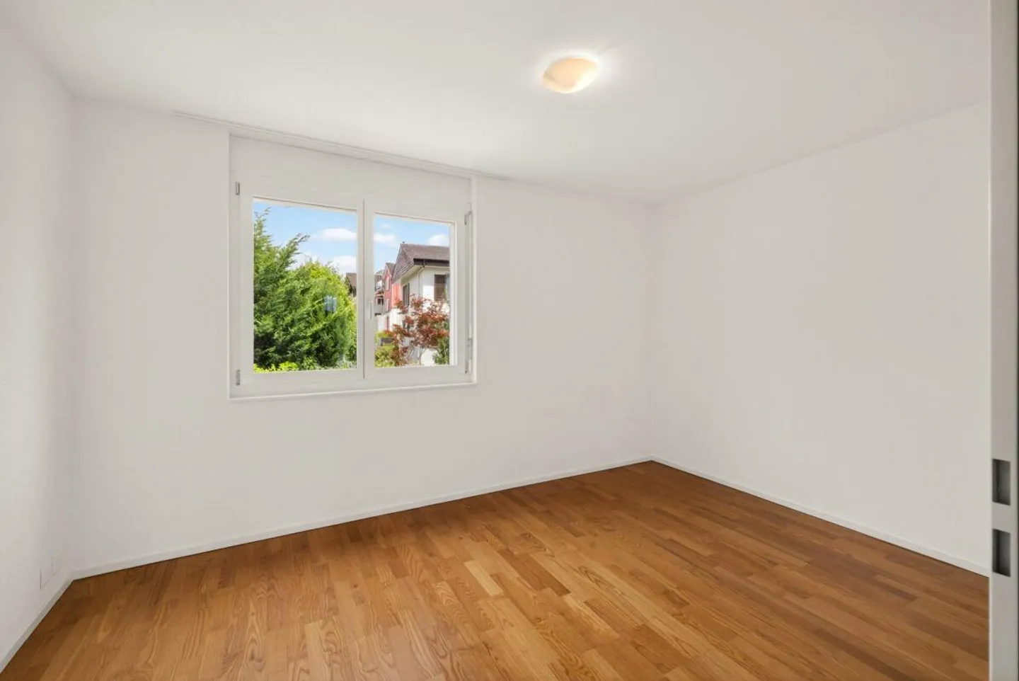 Sogno Familiare con Giardino: Moderno Appartamento di 4.5 Stanze - Foto 9 di 13