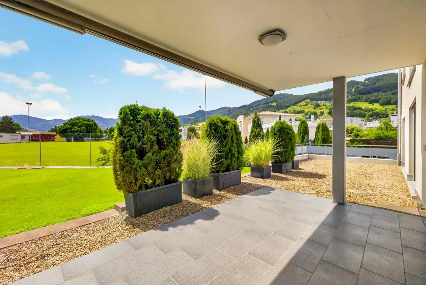 Sogno Familiare con Giardino: Moderno Appartamento di 4.5 Stanze - Foto 12 di 13