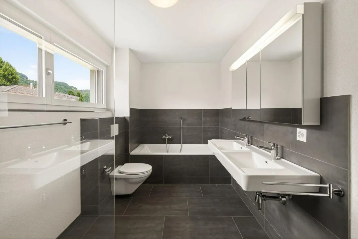 Sogno Familiare con Giardino: Moderno Appartamento di 4.5 Stanze - Foto 5 di 13