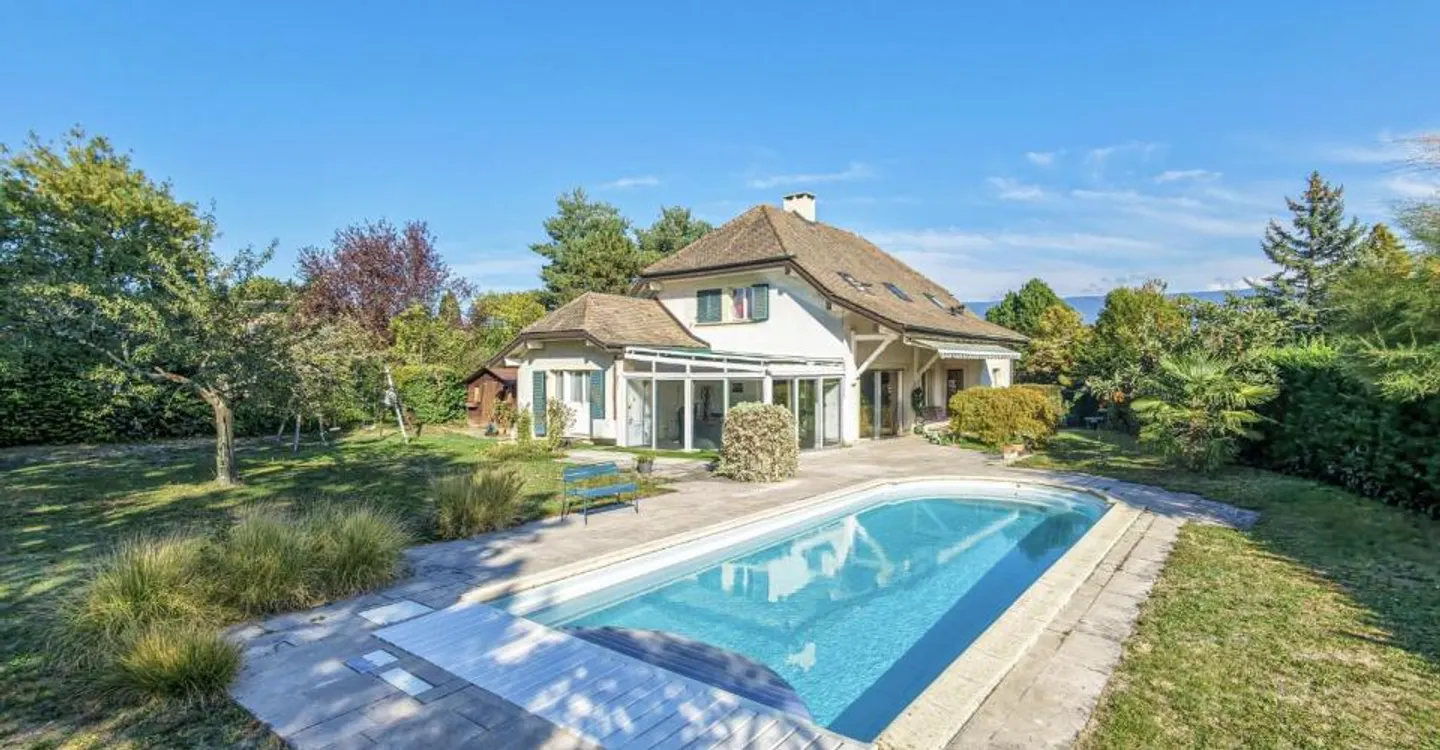 Familienvilla mit Pool - Foto 1 von 3