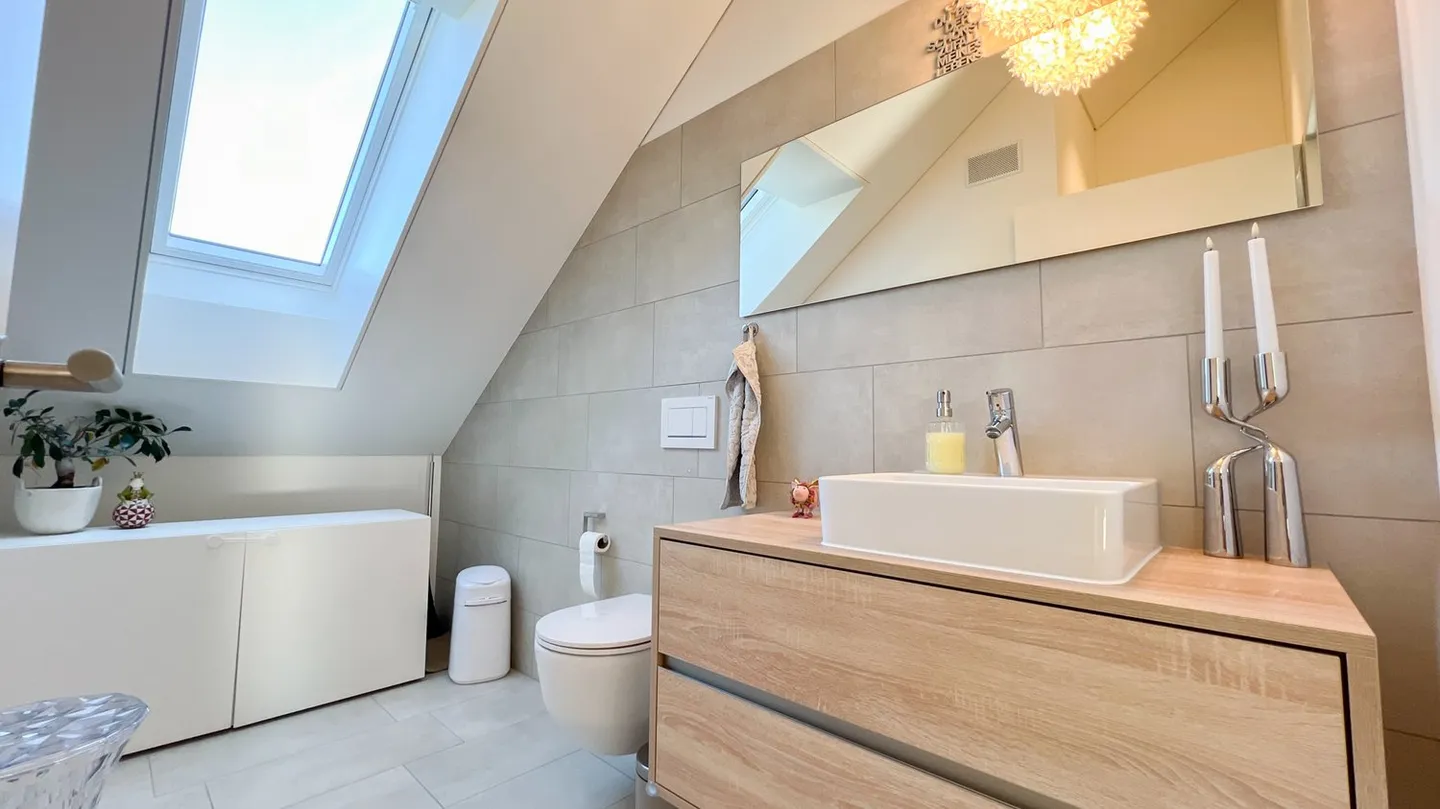 Bijou 3 1/2 locali Attico con vista lago - vivere senza barriere! - Foto 5 di 7