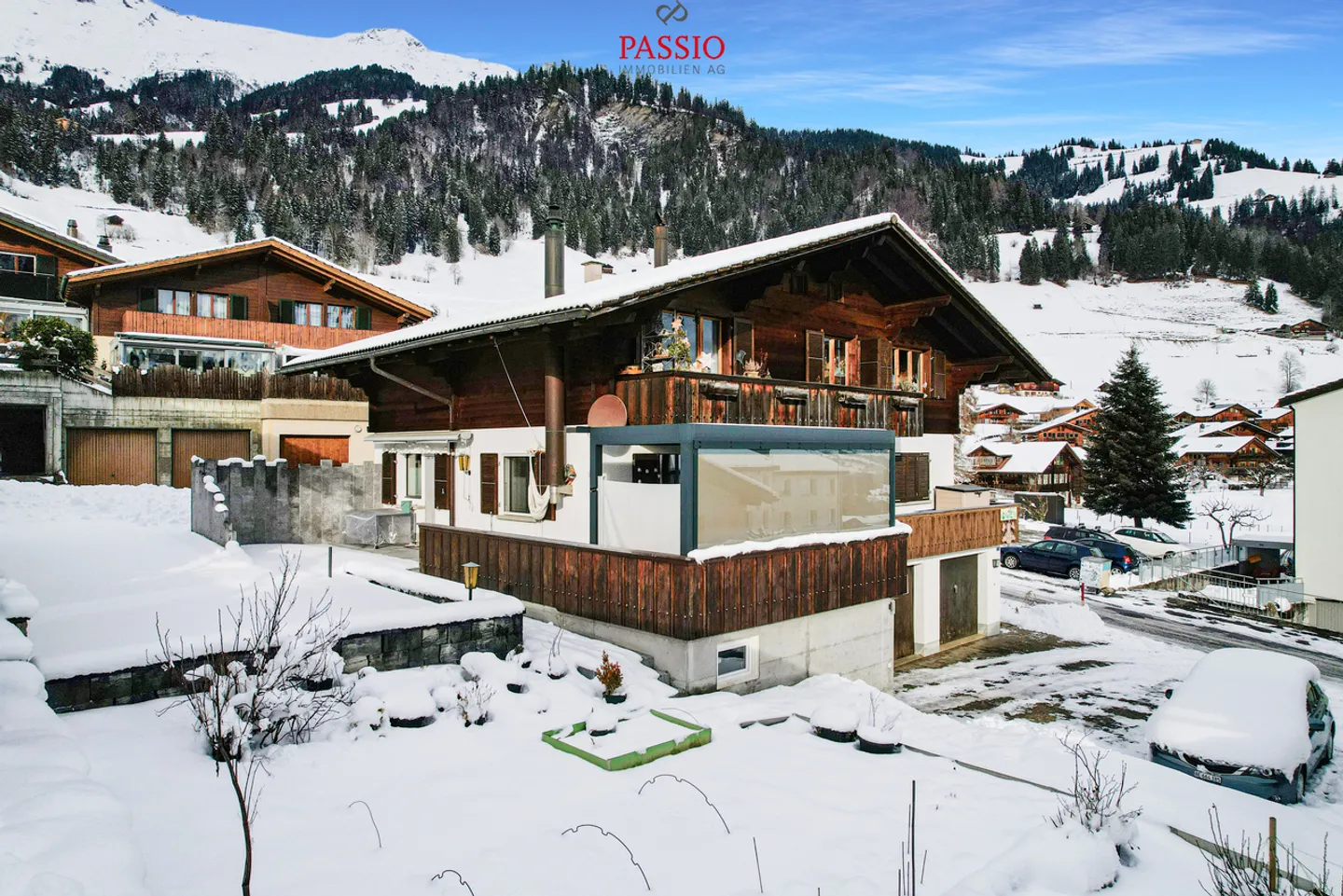 Spacious 5-room apartment with Alpine view and private garden - Photo 2 of 16