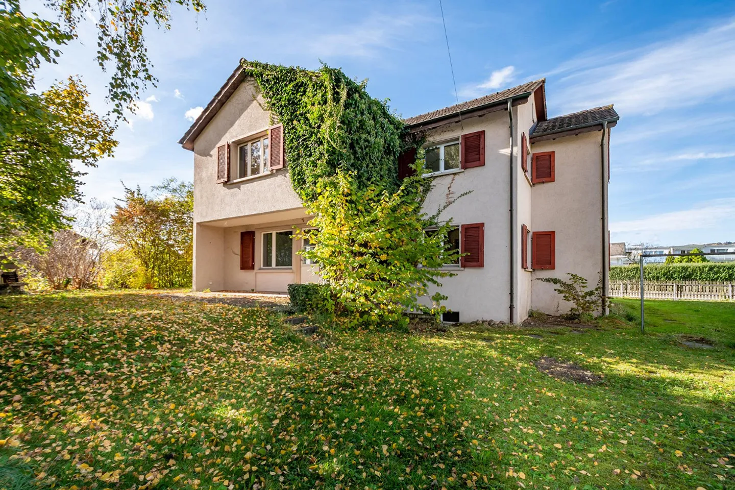 Terrain de construction spacieux avec maison individuelle détachée - Photo 2 sur 20