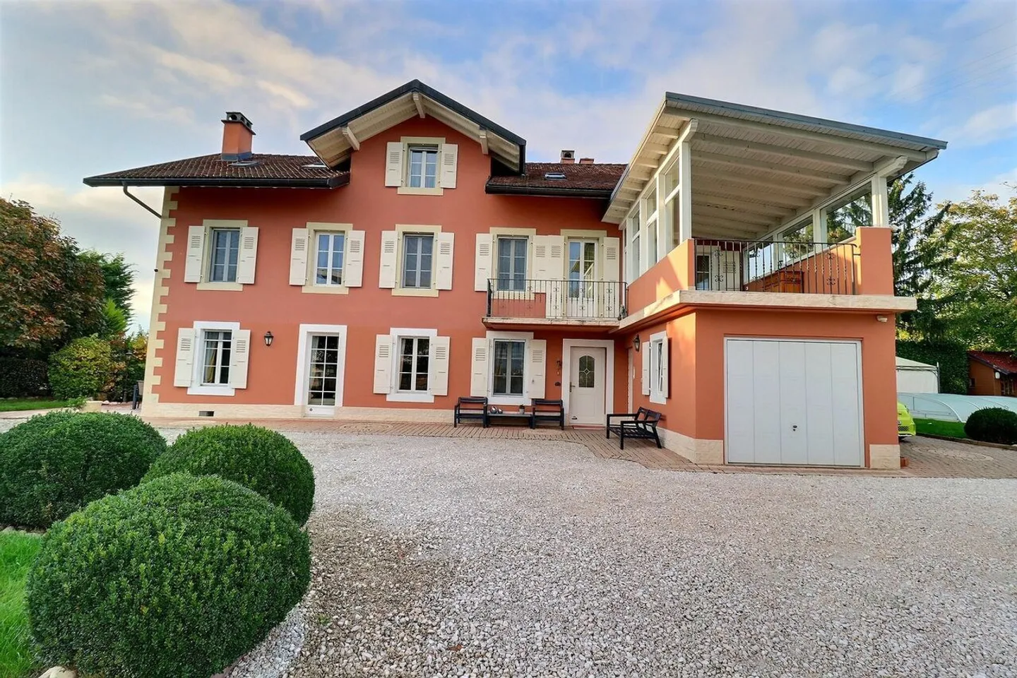 Unique à Nyon ! Magnifique propriété avec piscine et jacuzzi à louer - Photo 1 sur 8
