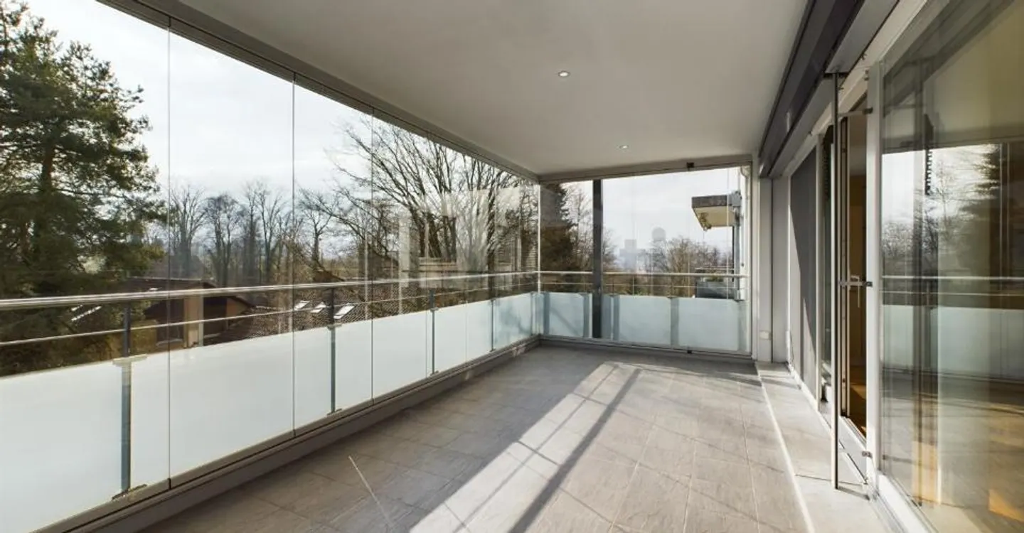 Balcon avec jardin d'hiver, vue sur la montagne et entièrement rénové ! - Photo 7 sur 9
