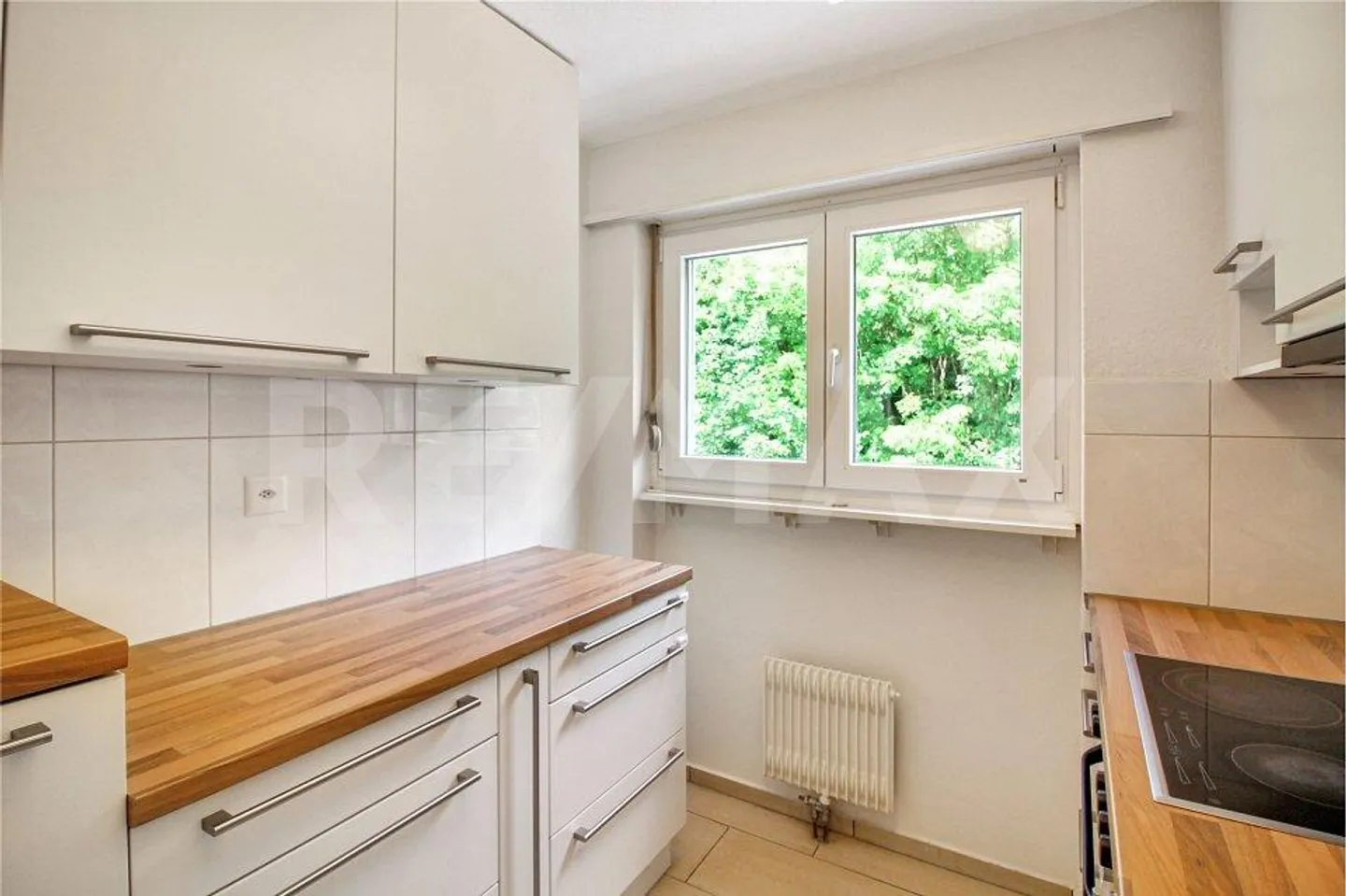 4½ Room Condominium with Balcony in Idyllic Forest Edge Location - Photo 2 of 10