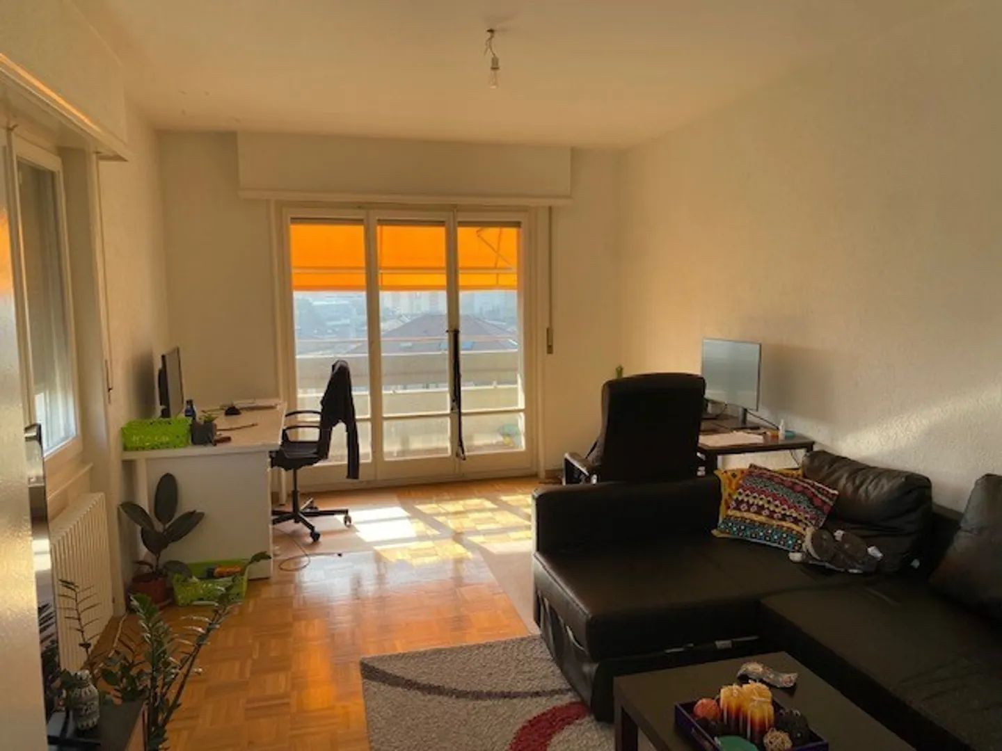 Charming Apartment with Balconies - Photo 3 of 7