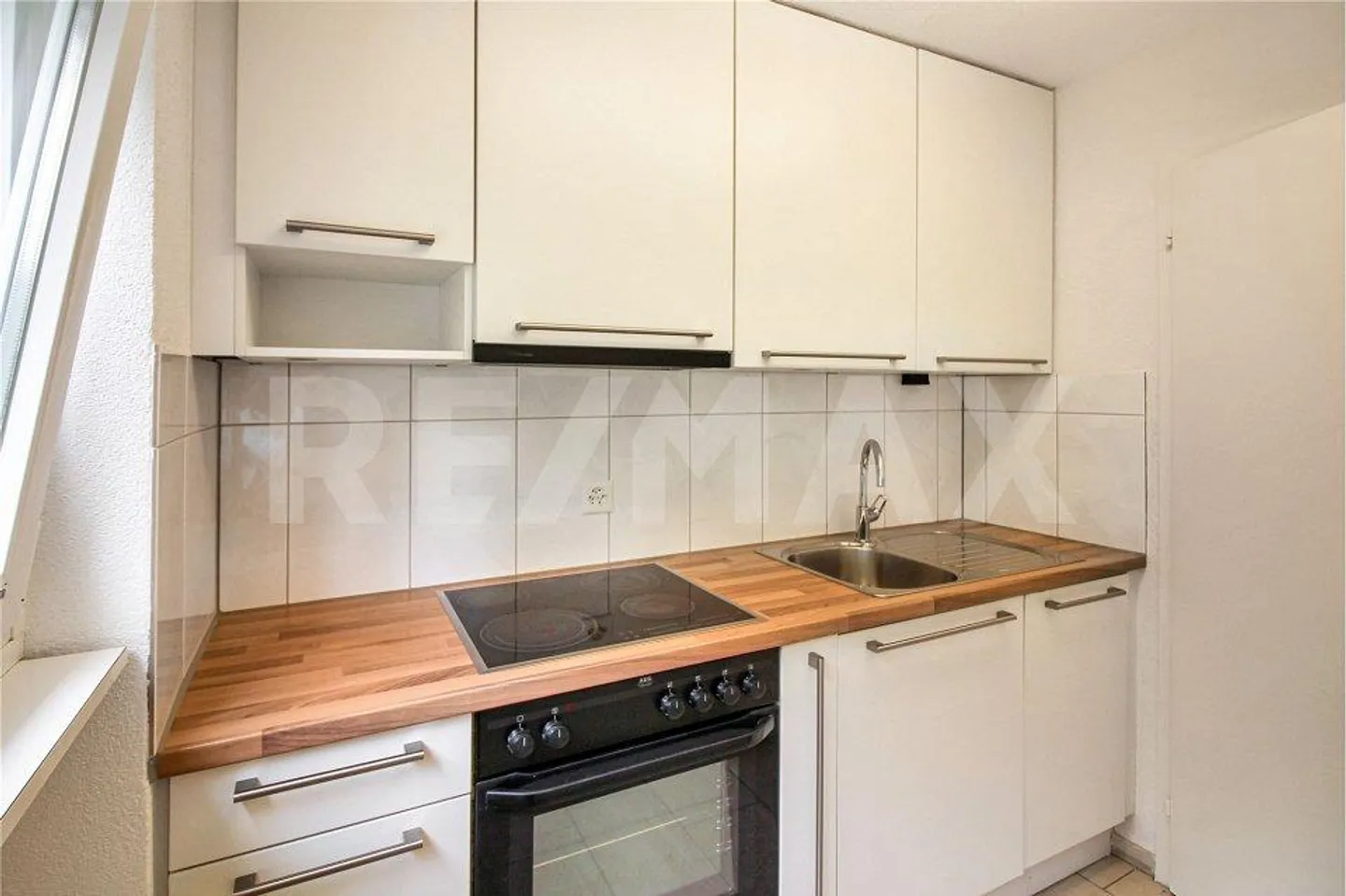 4½ Room Condominium with Balcony in Idyllic Forest Edge Location - Photo 3 of 10