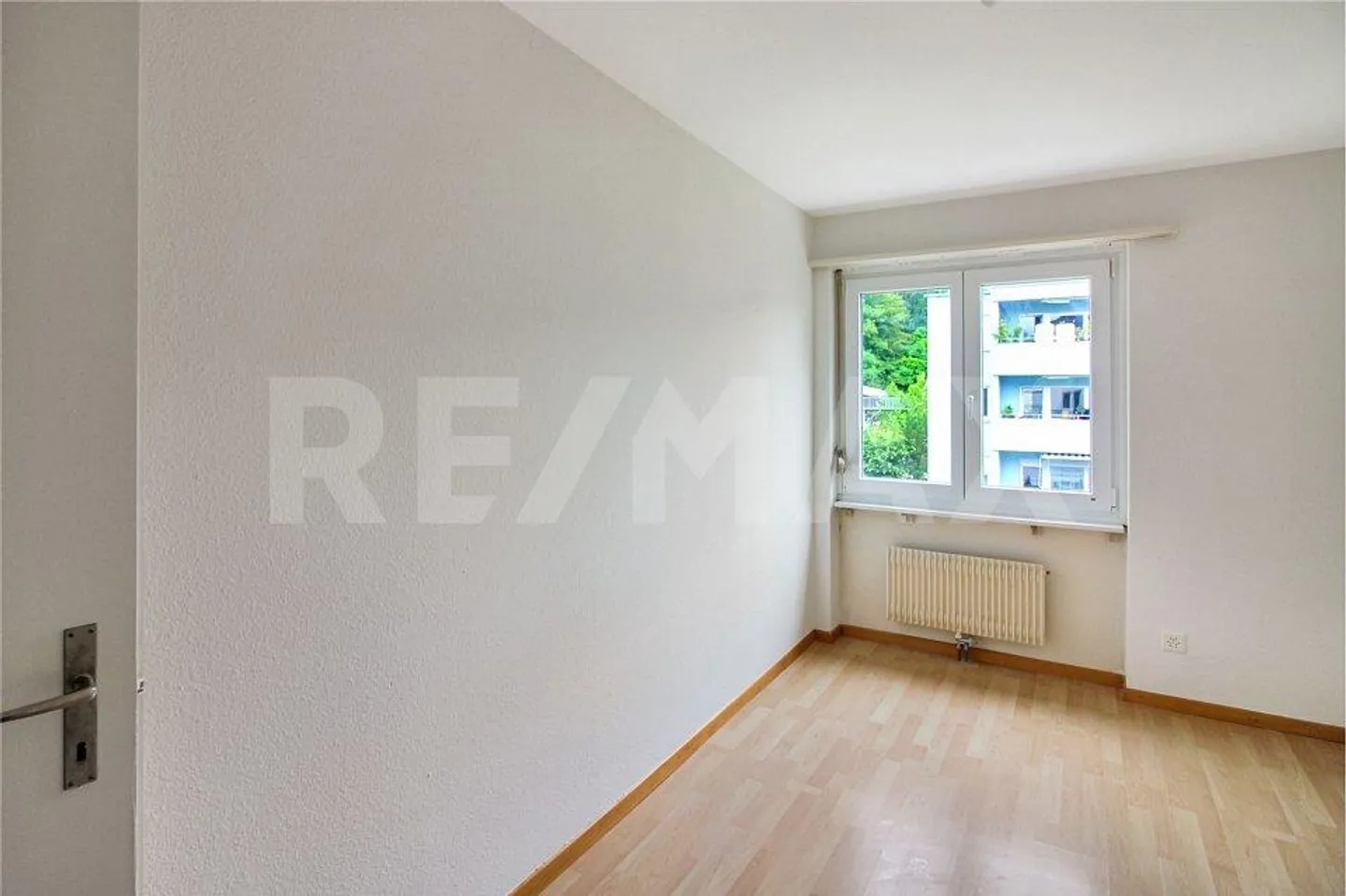 4½ Room Condominium with Balcony in Idyllic Forest Edge Location - Photo 5 of 10