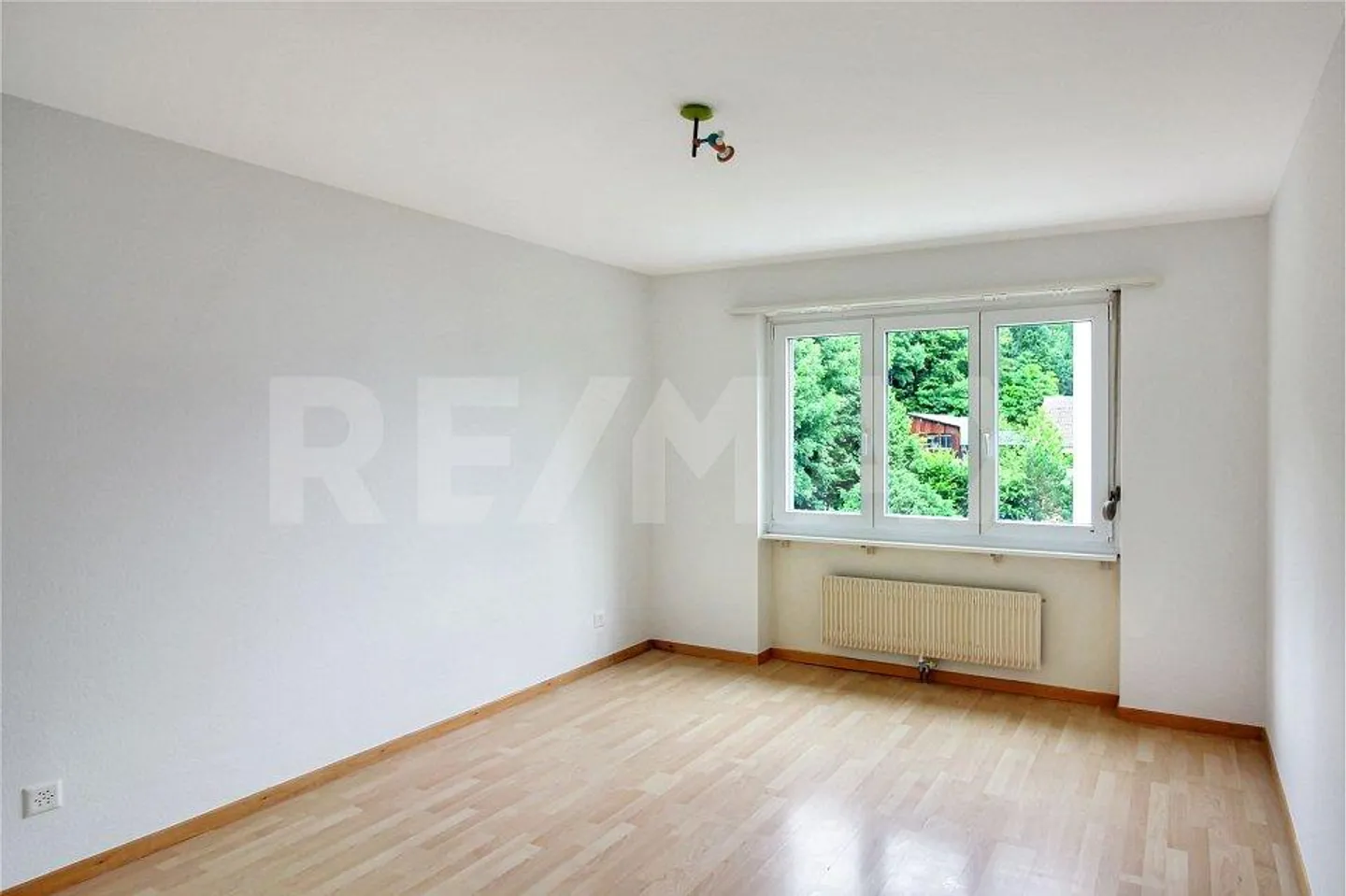 4½ Room Condominium with Balcony in Idyllic Forest Edge Location - Photo 6 of 10